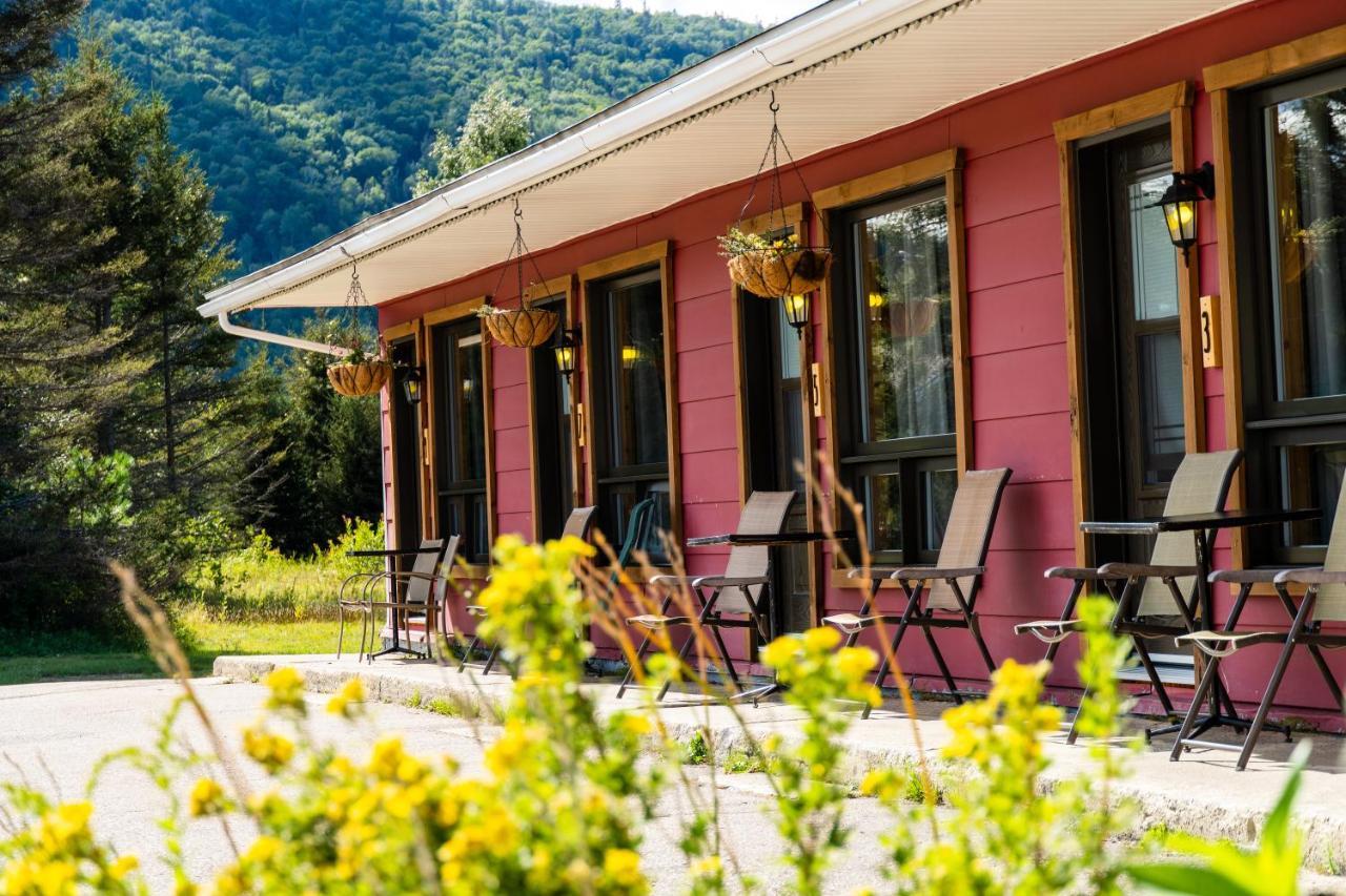 Auberge De Jeunesse Le Camp De Base LʼAnse-Saint-Jean Dış mekan fotoğraf