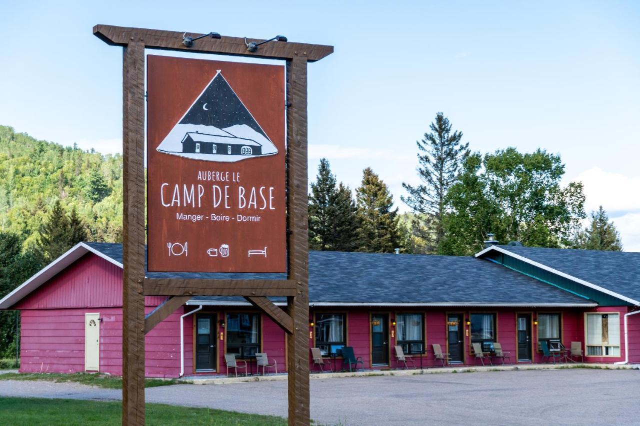 Auberge De Jeunesse Le Camp De Base LʼAnse-Saint-Jean Dış mekan fotoğraf